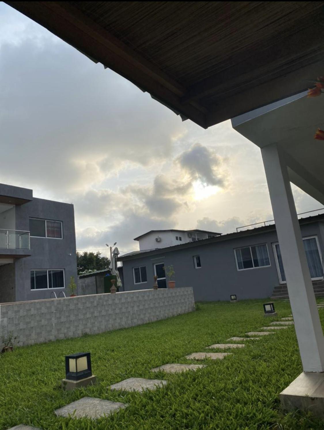 Vente d'une Maison / Villa de 8 pièce(s) à 1.200.000.000 FCFA : Abidjan-Bingerville (Bingerville )