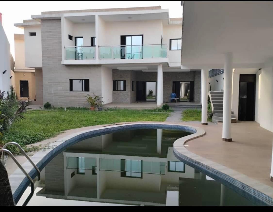 Vente d'une Maison / Villa de 12 pièce(s) à 800.000.000 FCFA : Abidjan-Cocody-Riviera (Cocody 4)