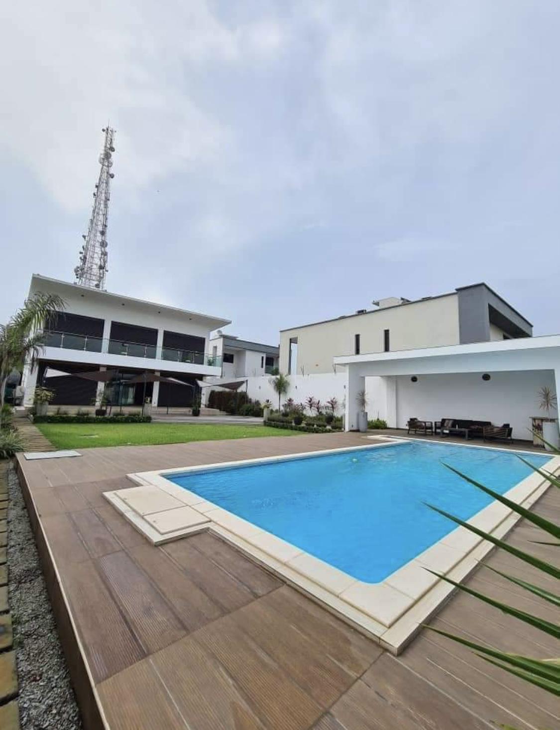 Location d'une Maison / Villa : Abidjan-Cocody-Riviera (Golf4 )