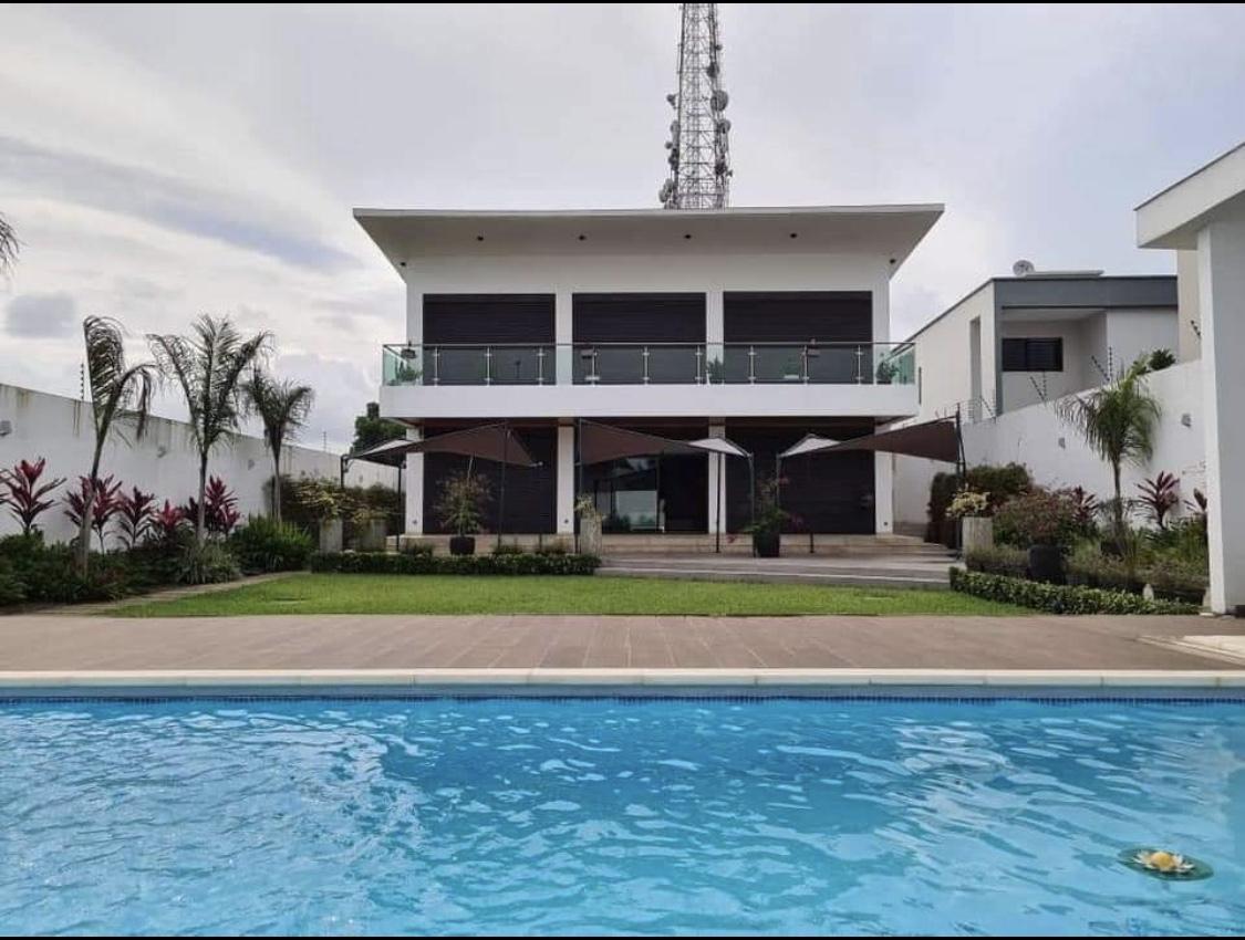 Location d'une Maison / Villa de 10 pièce(s) à 60.000.000 FCFA : Abidjan-Cocody-Riviera (Golf4 )
