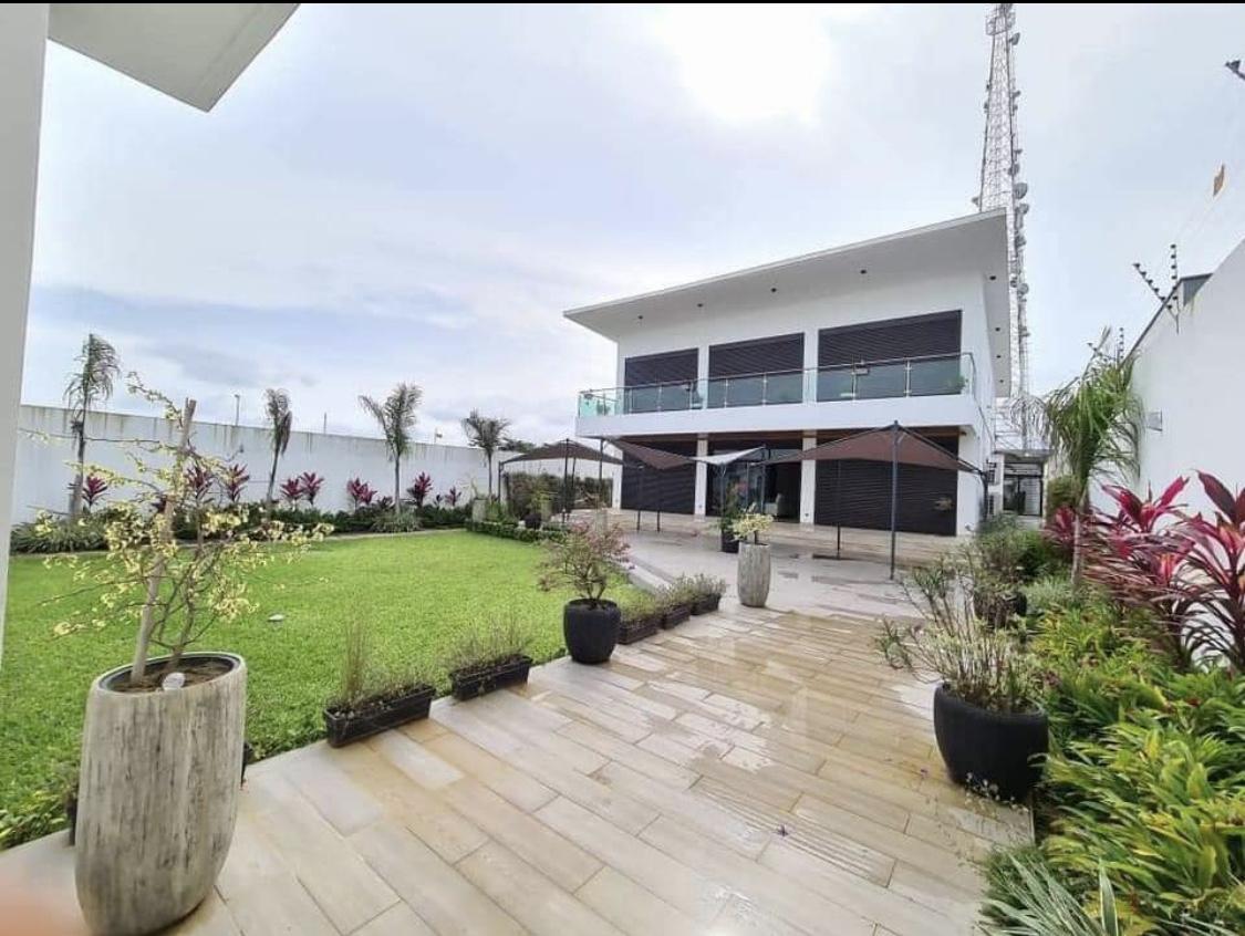 Location d'une Maison / Villa de 10 pièce(s) à 60.000.000 FCFA : Abidjan-Cocody-Riviera (Golf4 )