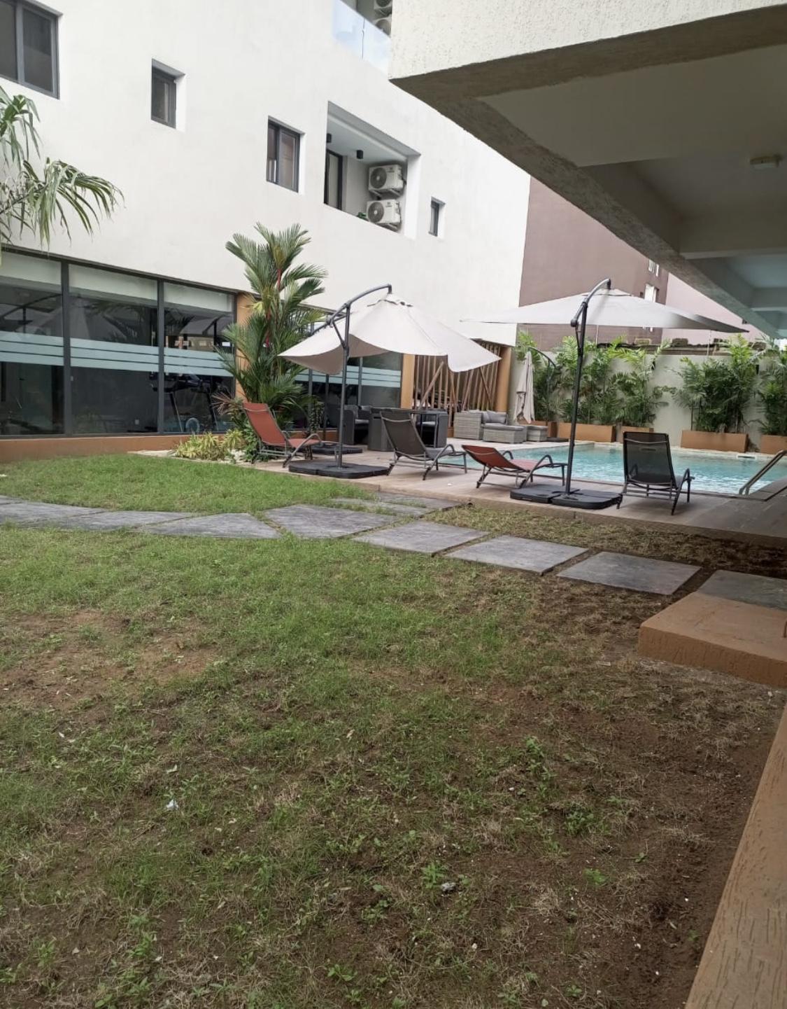 Location d'une Maison / Villa de 5 pièce(s) à 1.500.000.000 FCFA : Abidjan-Cocody-Riviera (Rivera 4)