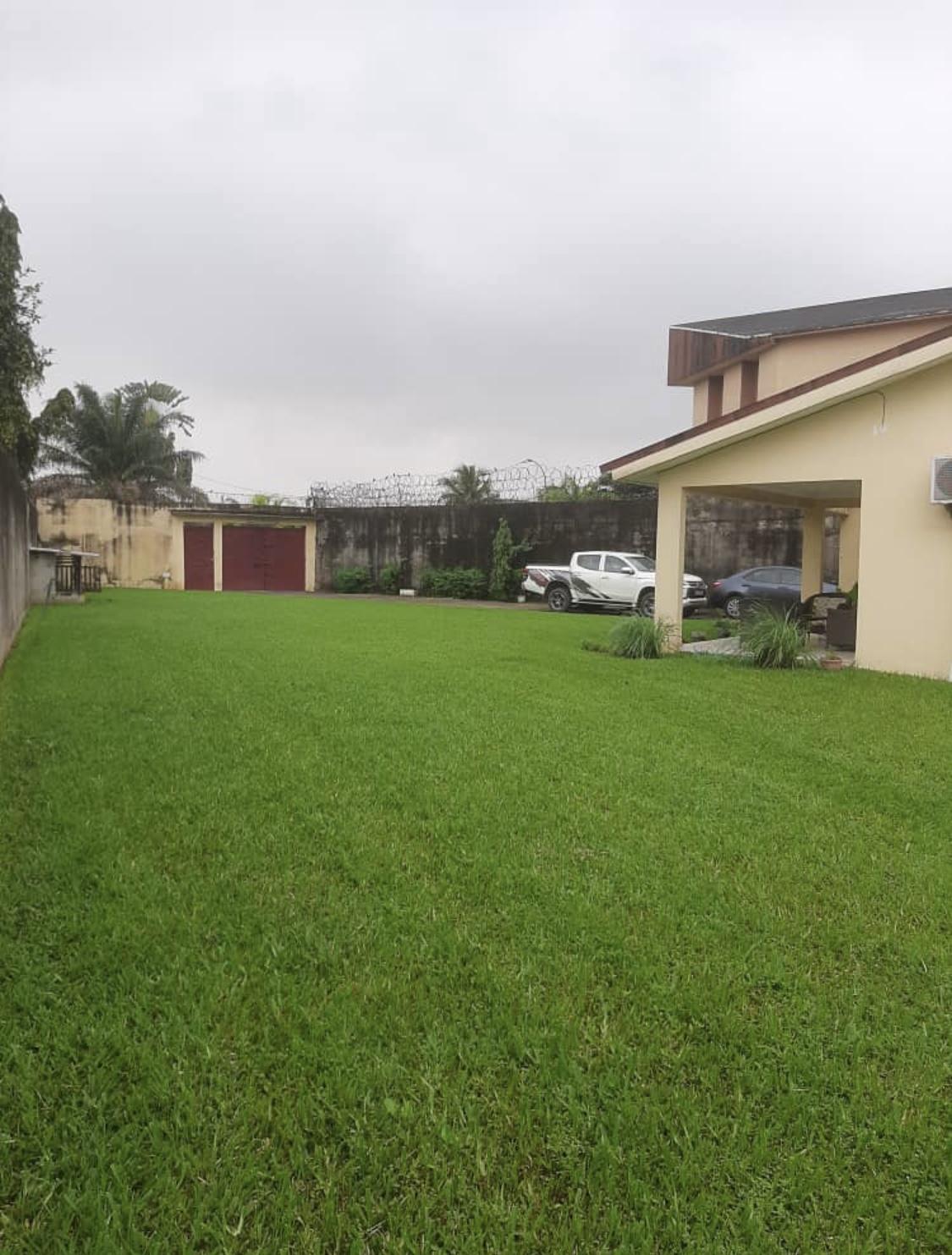 Location d'une Maison / Villa de 7 pièce(s) à 2.500.000.000 FCFA : Abidjan-Cocody-2 Plateaux (SeptiÃ¨me tranche7)