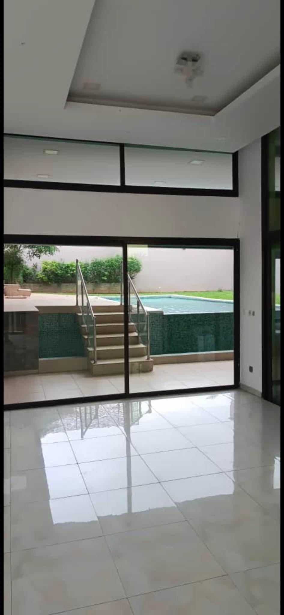 Vente d'une Maison / Villa de 10 pièce(s) à 1.600.000.000 FCFA : Abidjan-Cocody-Riviera (Rivera 4)