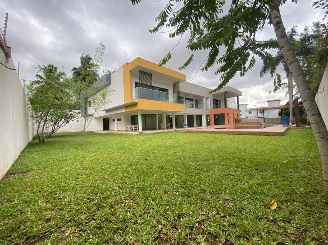 Vente d'une Maison / Villa de 9 pièce(s) à 180.000.000.000 FCFA : Abidjan-Cocody-Riviera (Rivera 3)