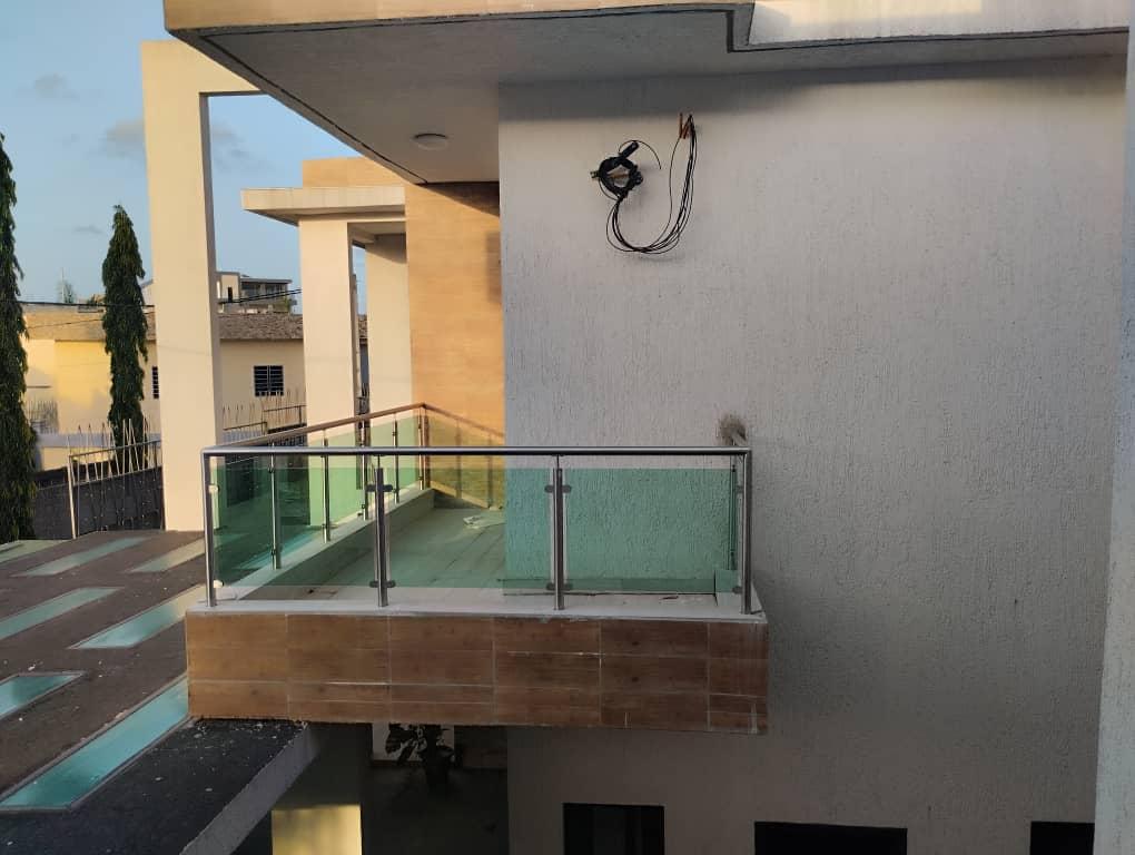 Vente d'une Maison / Villa de 12 pièce(s) à 800.000.000 FCFA : Abidjan-Cocody-Riviera (Rivera 4)