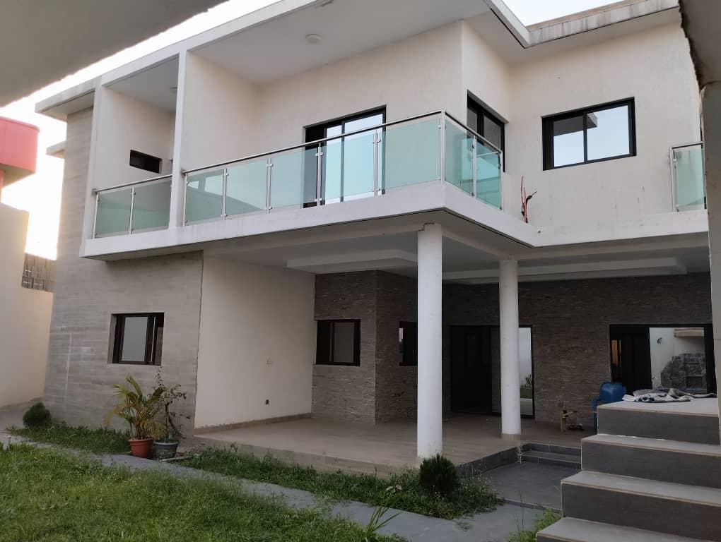 Vente d'une Maison / Villa de 12 pièce(s) à 800.000.000 FCFA : Abidjan-Cocody-Riviera (Rivera 4)