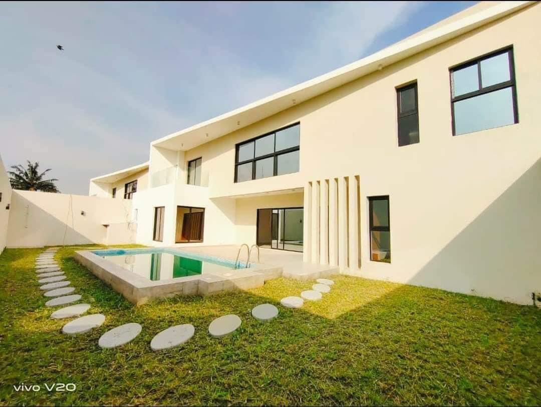 Vente d'une Maison / Villa de 6 pièce(s) à 500.000.000 FCFA : Abidjan-Cocody-Riviera (Rivera 2)