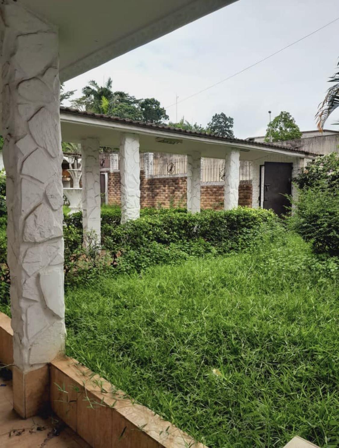 Vente d'une Maison / Villa de 15 pièce(s) à 1.300.000.000 FCFA : Abidjan-Cocody centre (Ã‰cole deGendarmerie)