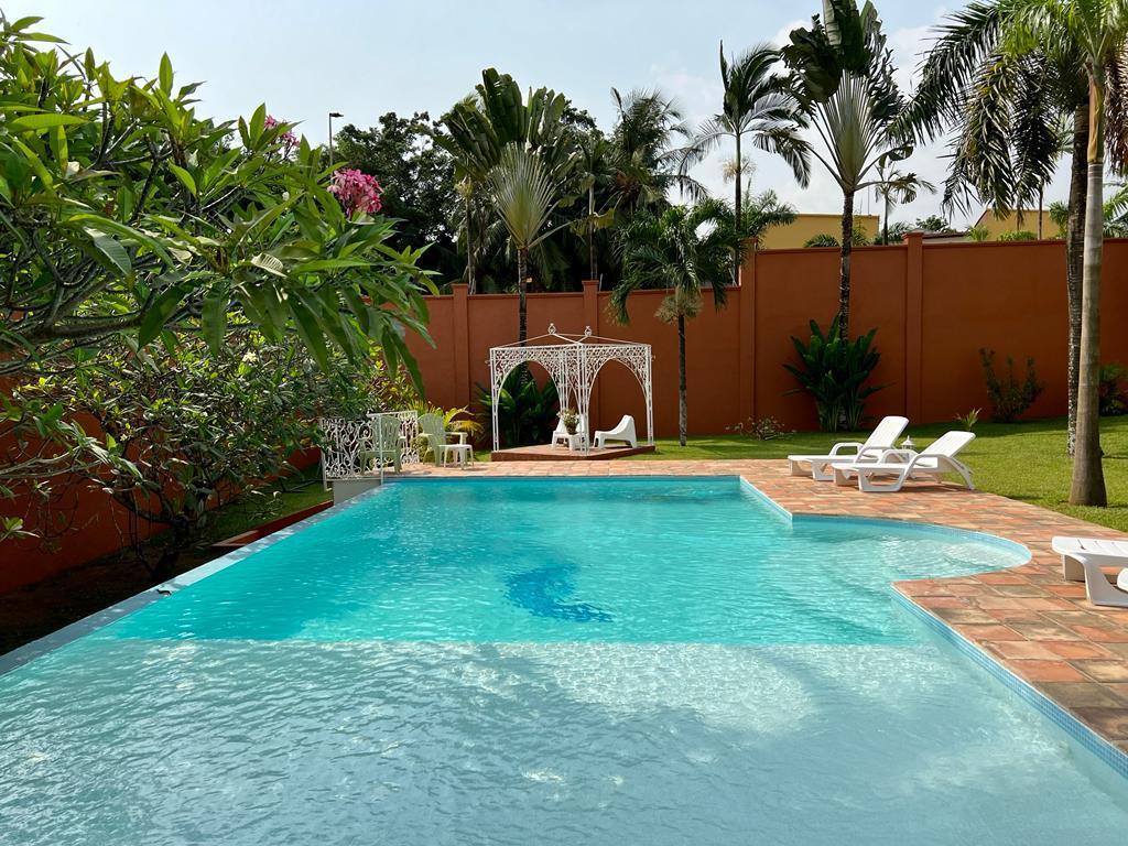 Vente d'une Maison / Villa de 8 pièce(s) à 1.800.000.000 FCFA : Abidjan-Cocody-Riviera (Rivera 4)