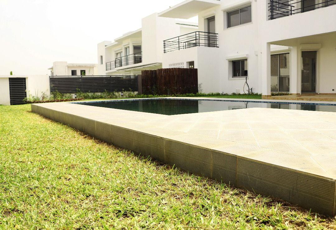 Vente d'une Maison / Villa de 6 pièce(s) à 500.000.000 FCFA : Abidjan-Cocody-Riviera (Rivera 4)