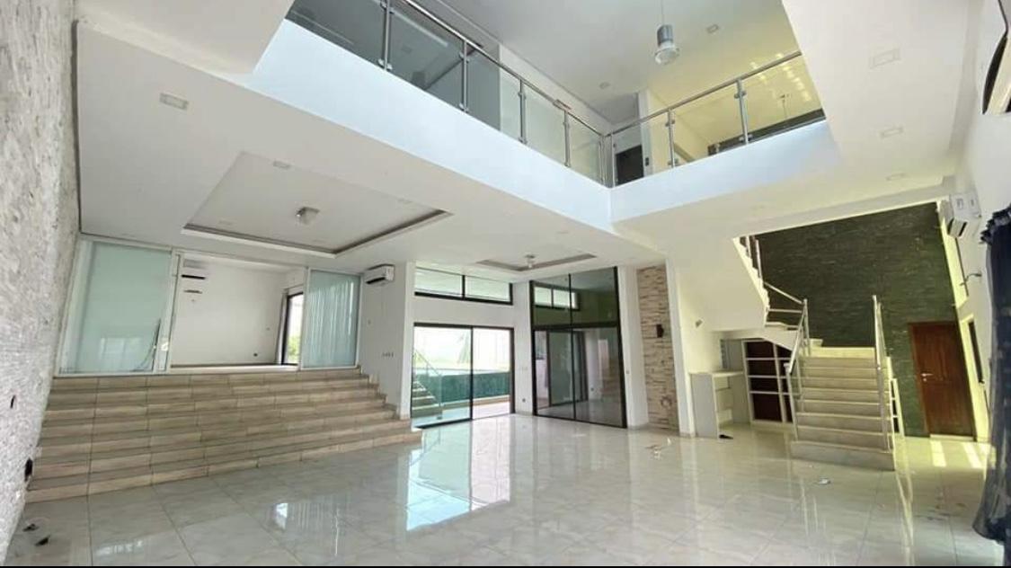 Vente d'une Maison / Villa de 10 pièce(s) à 1.400.000.000 FCFA : Abidjan-Cocody-Riviera (Rivera 4)