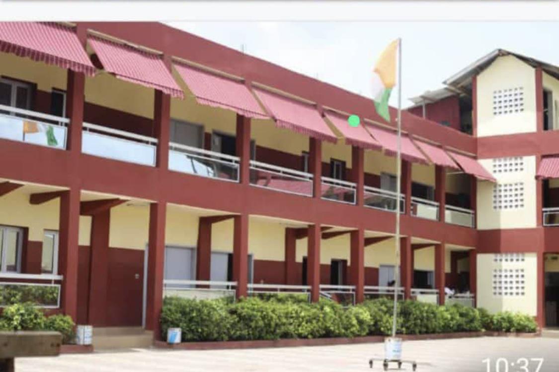 Vente d'un Atelier / Magasin à 1.600.000.000 FCFA  : Abidjan-Cocody centre (Akouedo )