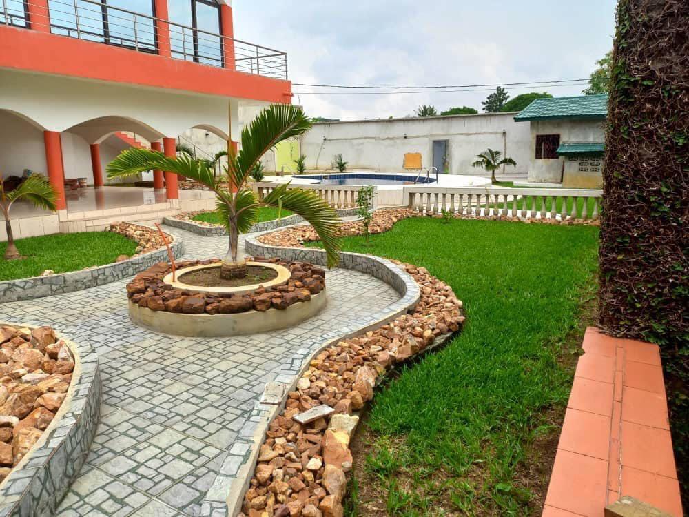 Vente d'une Maison / Villa de 8 pièce(s) à 1.500.000.000 FCFA : Abidjan-Cocody-Riviera (Rivera 3)