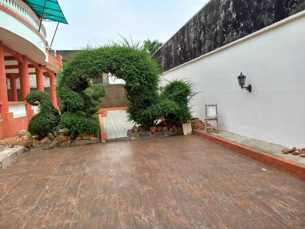 Vente d'une Maison / Villa de 8 pièce(s) à 1.500.000.000 FCFA : Abidjan-Cocody-Riviera (Rivera 3)