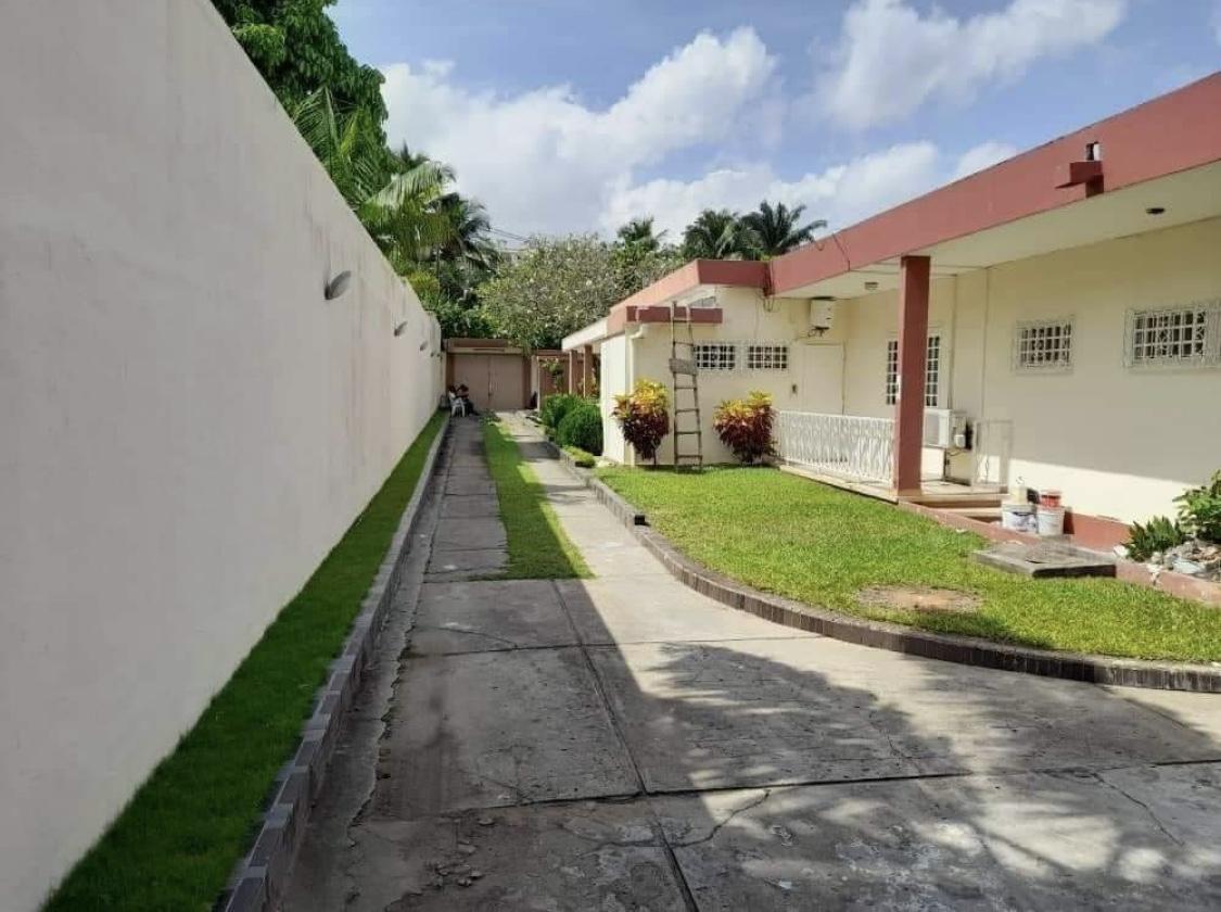 Vente d'une Maison / Villa de 5 pièce(s) à 18.000.000.000 FCFA : Abidjan-Cocody centre (Cocody DANGA )
