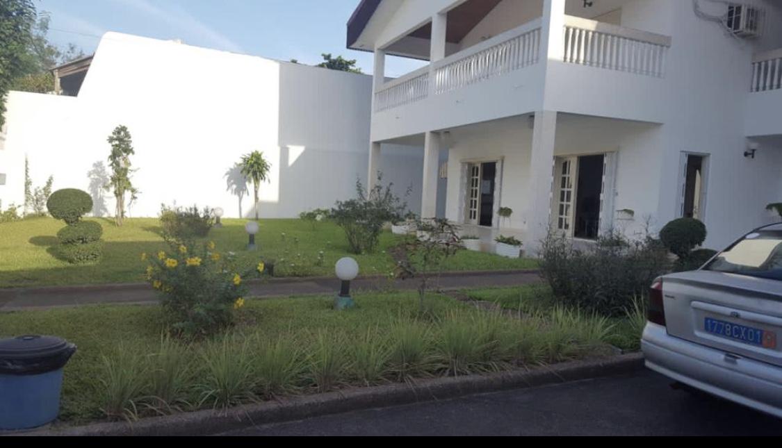 Vente d'une Maison / Villa : Abidjan-Cocody-2 Plateaux (Cocody valon )