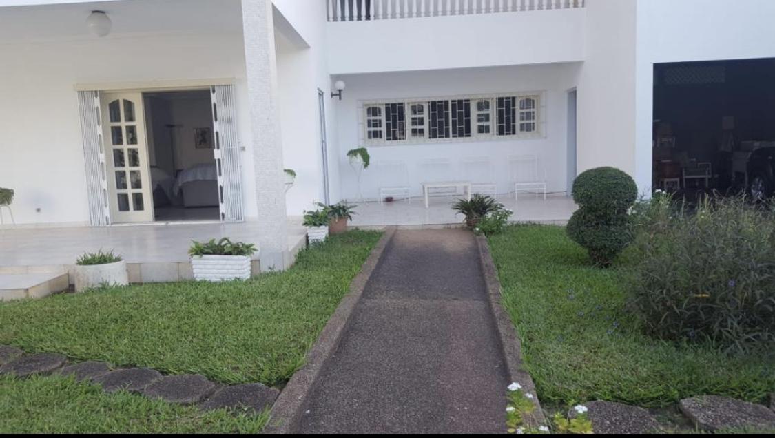 Vente d'une Maison / Villa de 9 pièce(s) à 650.000.000 FCFA : Abidjan-Cocody-2 Plateaux (Cocody valon )