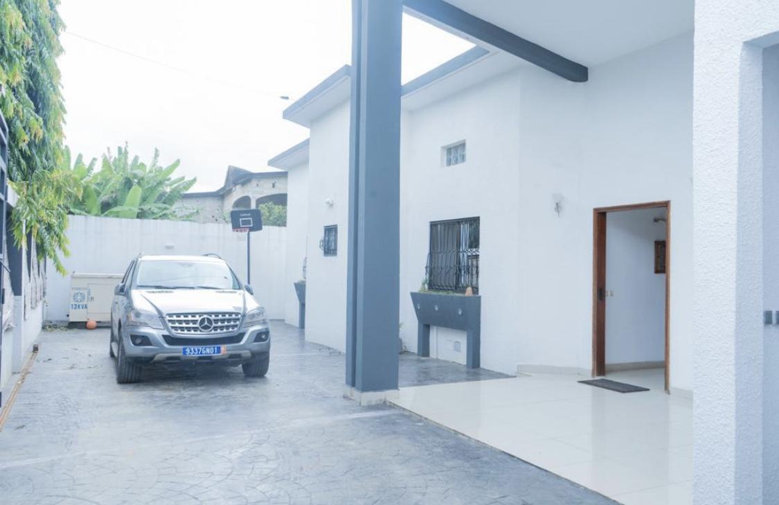 Vente d'une Maison / Villa de 6 pièce(s) à 500.000.000 FCFA : Abidjan-Cocody-Angré (Angre 7)