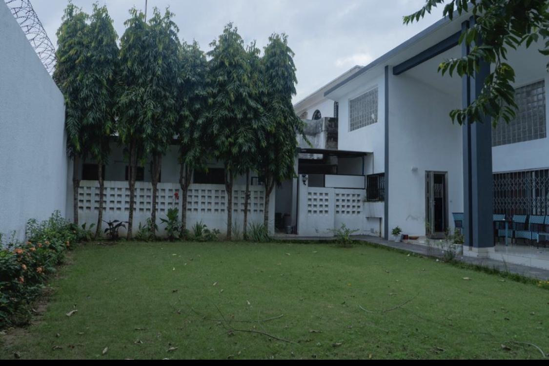 Vente d'une Maison / Villa de 6 pièce(s) à 500.000.000 FCFA : Abidjan-Cocody-Angré (Angre 7)