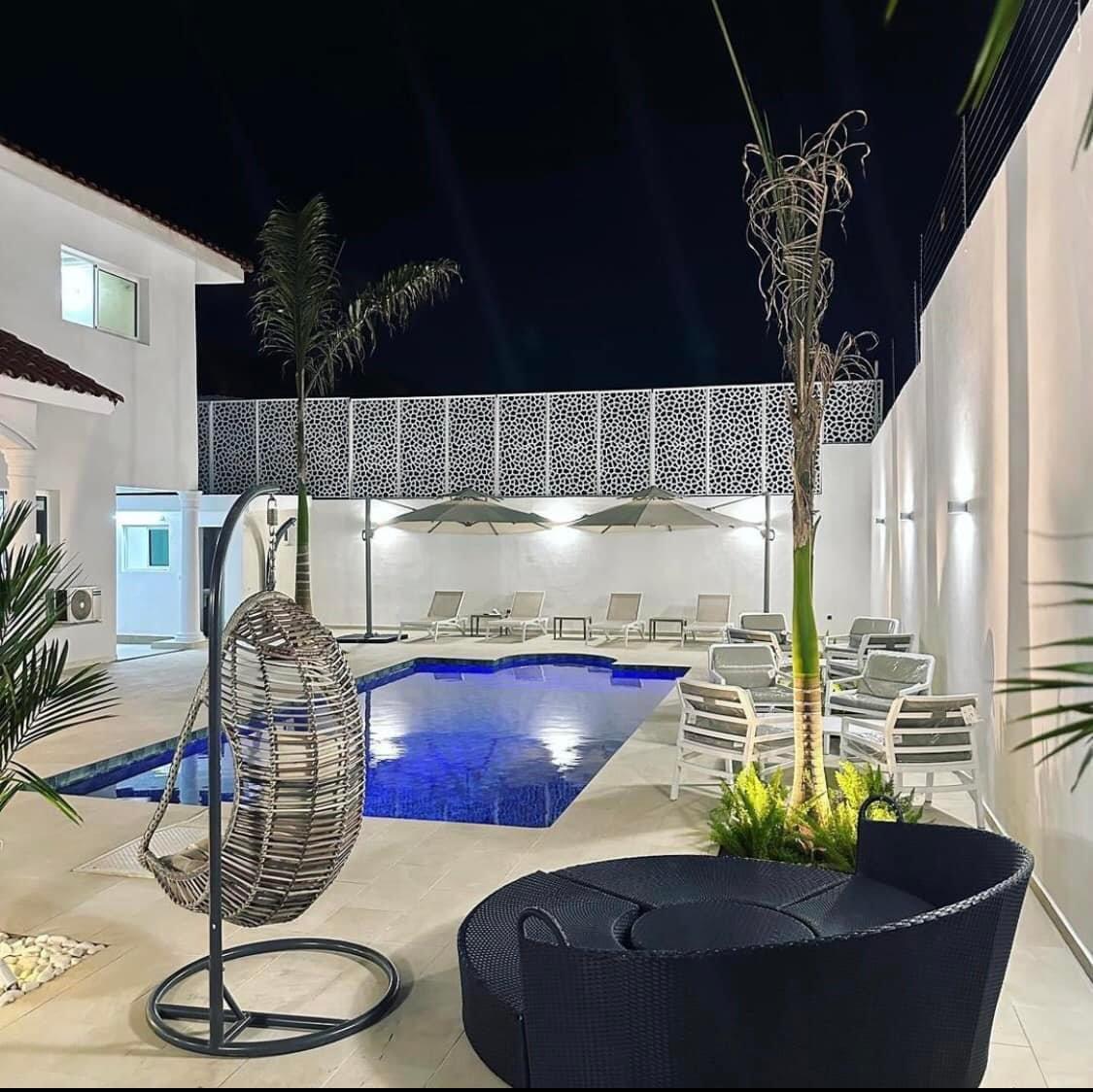 Vente d'une Maison / Villa de 4 pièce(s) à 650.000.000 FCFA : Abidjan-Cocody-Riviera (Rivera 4)