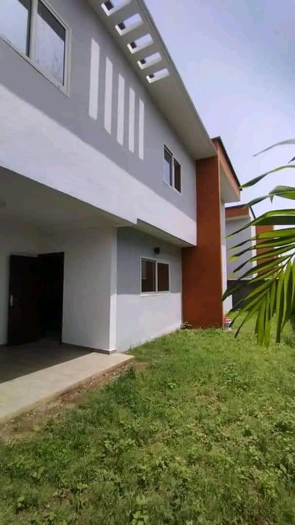 Vente d'une Maison / Villa de 45 pièce(s) à 8.500.000.000 FCFA : Abidjan-Cocody-Angré (Angre )