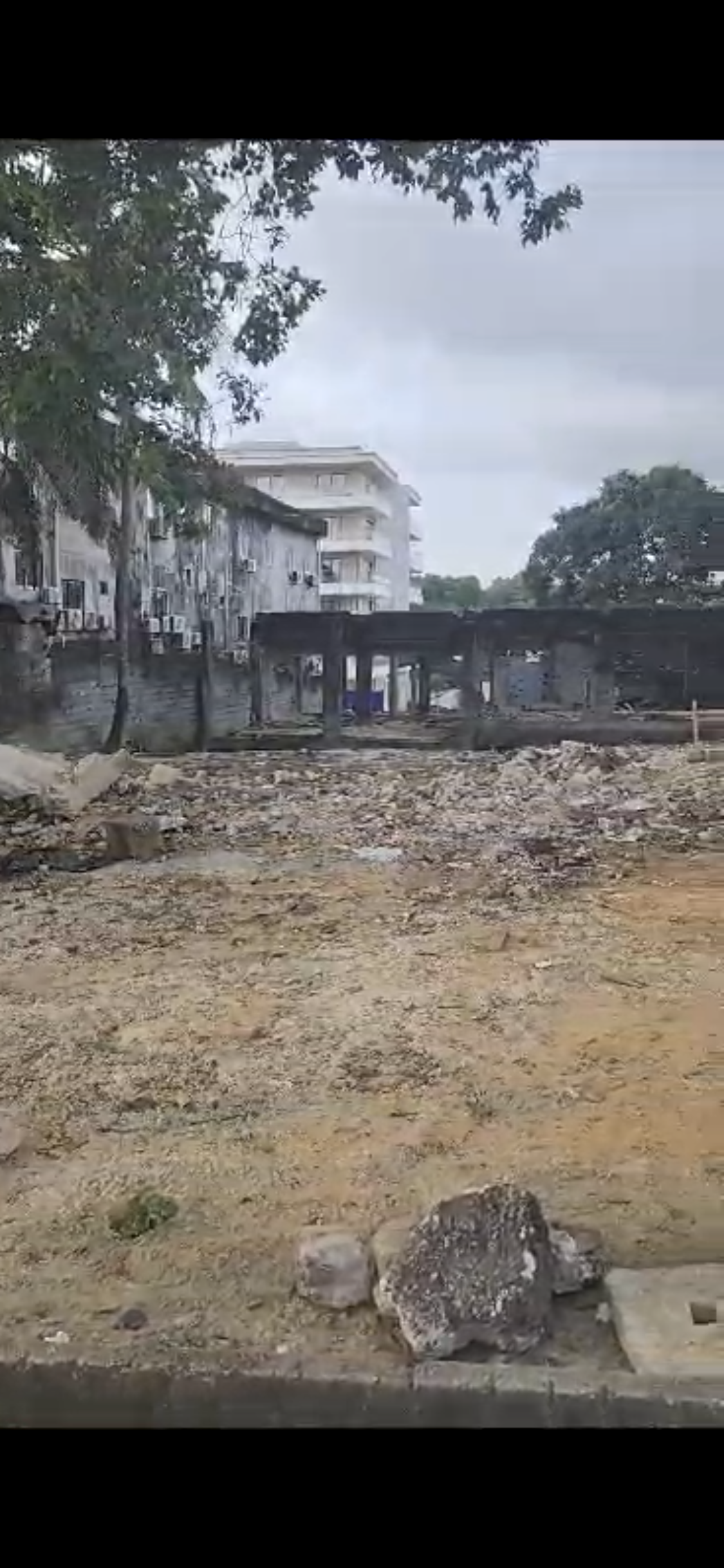 Vente d'un Terrain : Abidjan-Cocody-2 Plateaux (Cocody )
