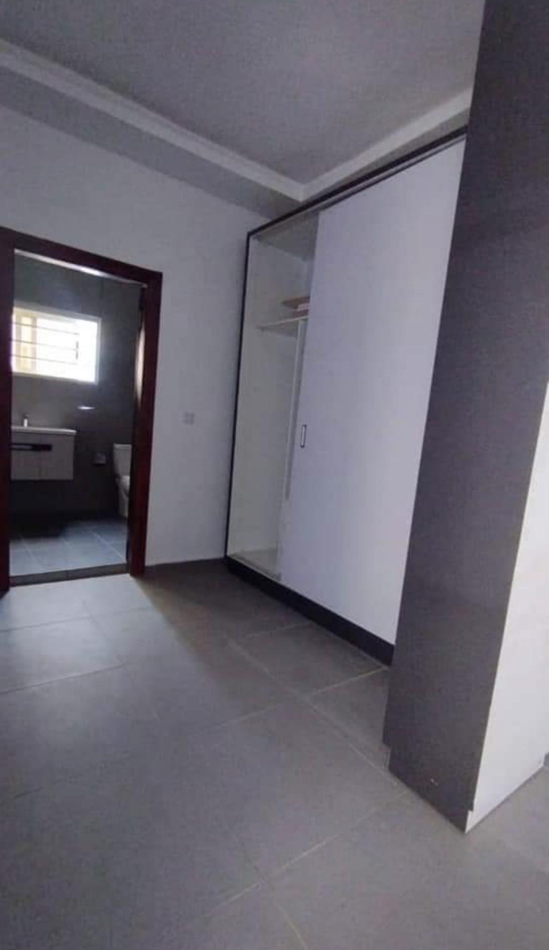 Vente d'une Maison / Villa de 23 pièce(s) à 85.000.000.000 FCFA : Abidjan-Cocody-Angré (Angre chu )