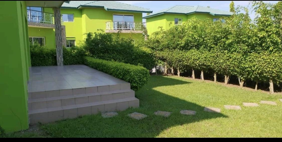 Vente d'une Maison / Villa de 4 pièce(s) à 35.000.000.000 FCFA : Yamoussoukro-Yamoussoukro (Millionnaire )