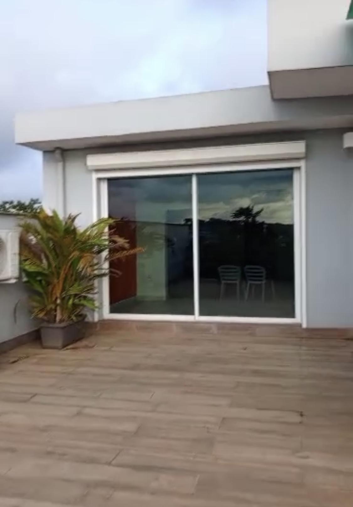 Vente d'une Maison / Villa de 7 pièce(s) à 400.000.000 FCFA : Abidjan-Cocody-2 Plateaux (Cocody )