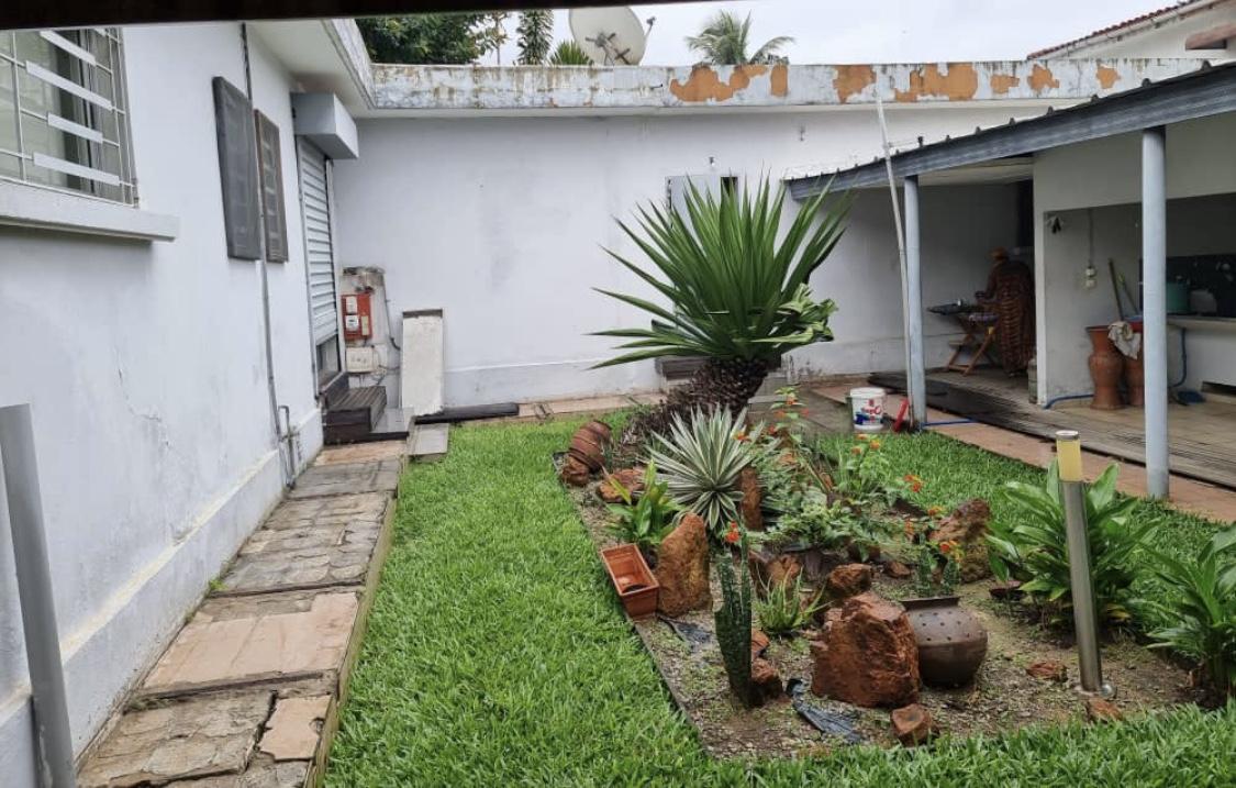 Vente d'une Maison / Villa : Abidjan-Cocody centre (Cocody Dange )
