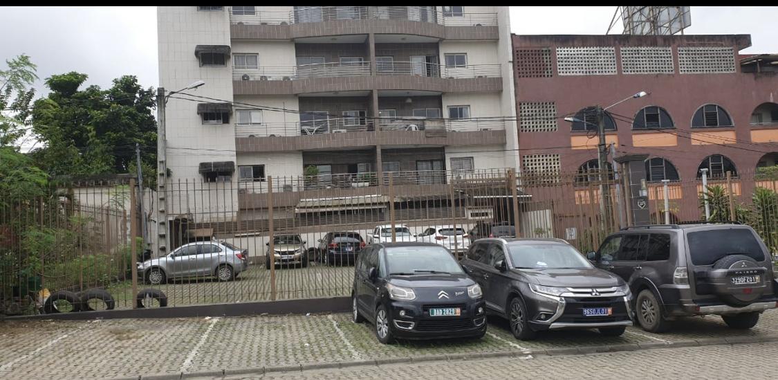 Vente d'un Immeuble à 17.000.000.000 FCFA  : Abidjan-Cocody-Riviera (Rivera 2)