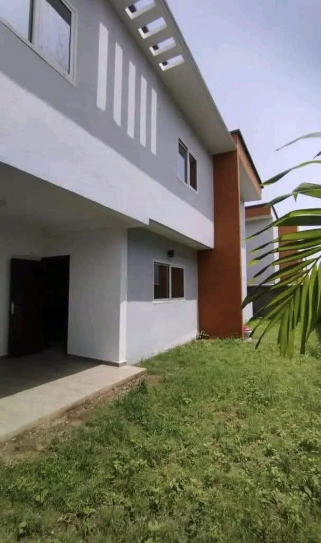 Vente d'une Maison / Villa : Abidjan-Cocody-Angré (Angre Chu )