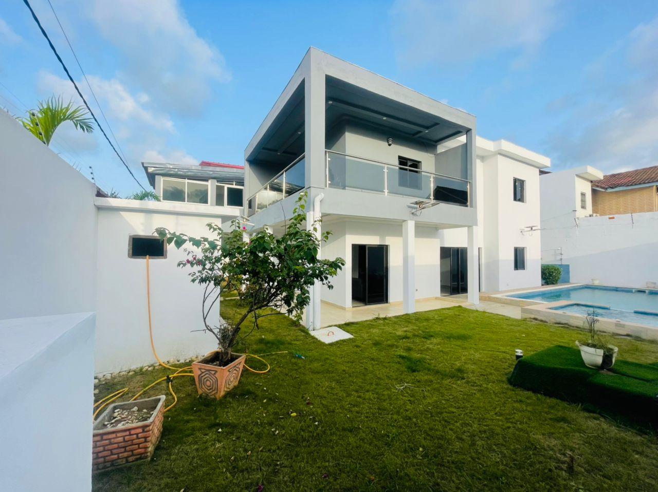 Vente d'une Maison / Villa de 6 pièce(s) à 360.000.000 FCFA : Abidjan-Cocody-Riviera (Golf 4 )