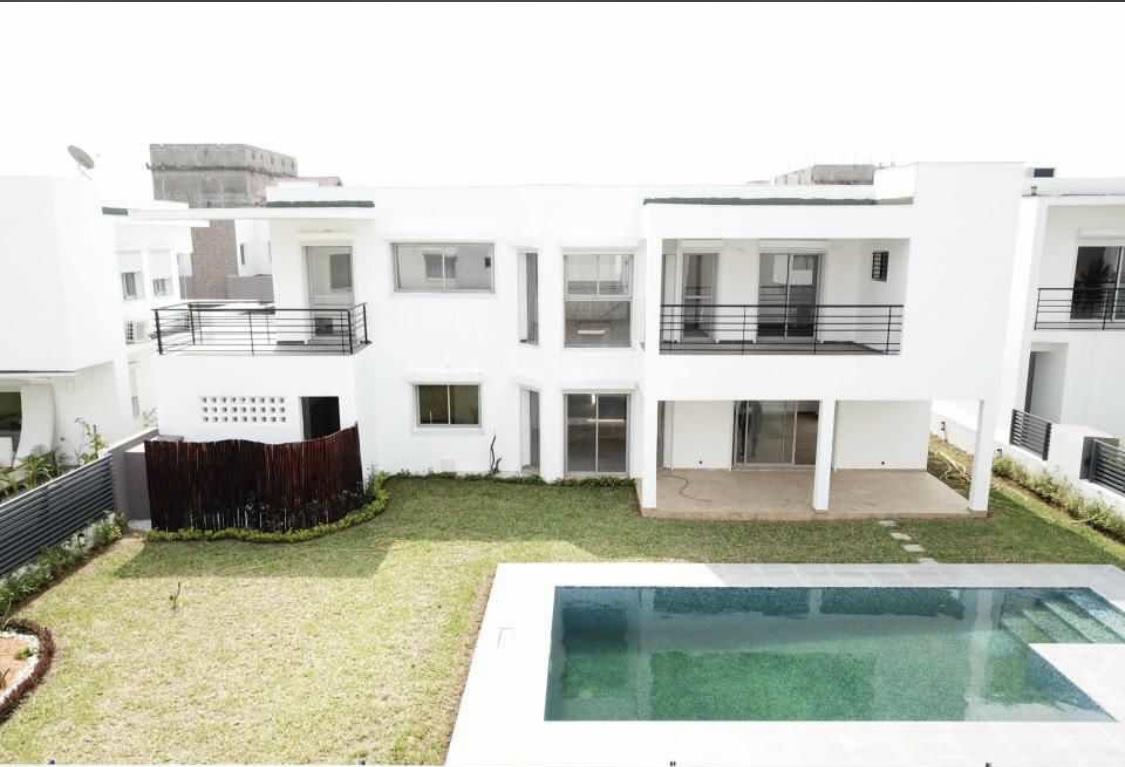 Vente d'une Maison / Villa de 6 pièce(s) à 580.000.000 FCFA : Abidjan-Cocody-Riviera (Rivera 4)