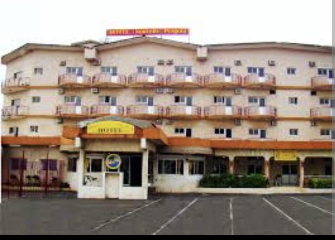 Vente d'un Hôtel : Abidjan-Cocody-2 Plateaux (Cocody 2)