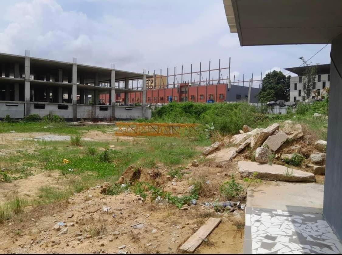 Vente d'un Atelier / Magasin à 12.000.000.000 FCFA  : Abidjan-Treichville (Zone 3)