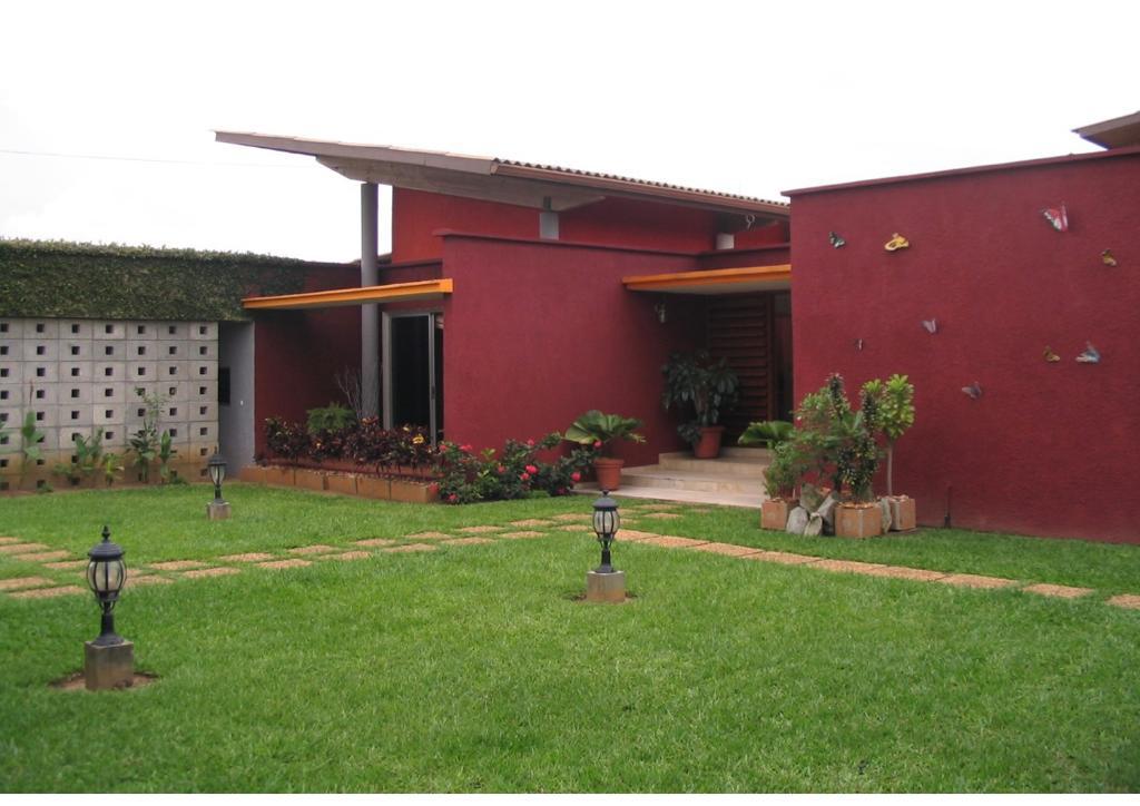 Vente d'une Maison / Villa : Abidjan-Cocody-Riviera (ATTOBAN)
