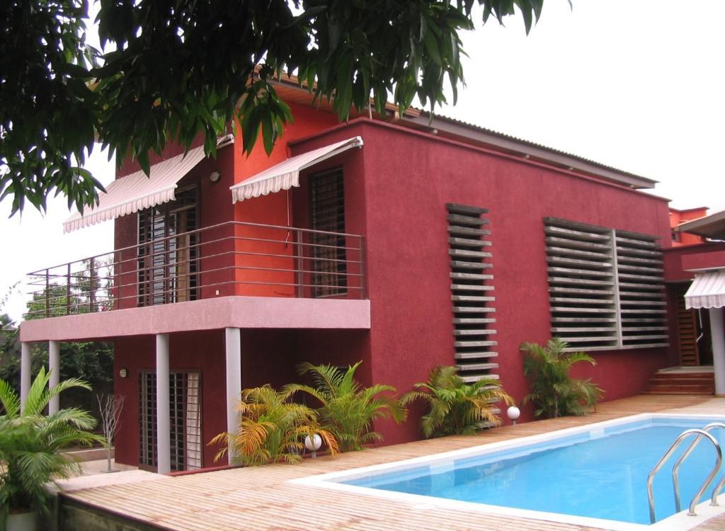 Vente d'une Maison / Villa de 9 pièce(s) à 550.000.000 FCFA : Abidjan-Cocody-Riviera (ATTOBAN)