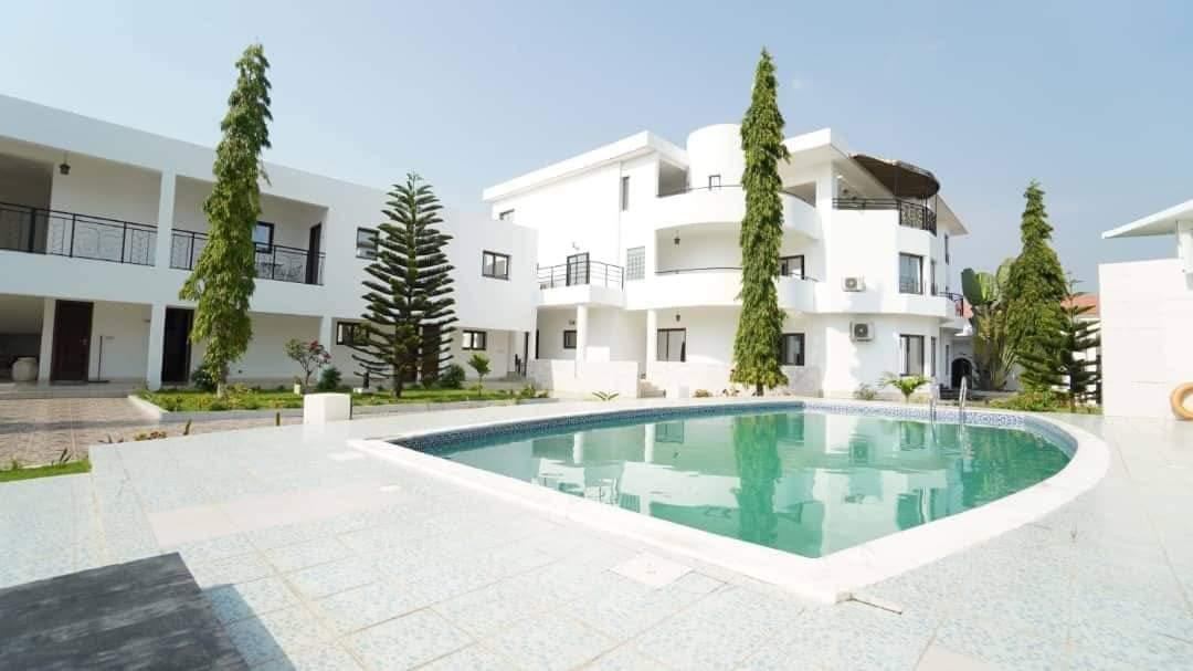 Location d'une Maison / Villa : Abidjan-Cocody-Riviera (Rivera 4)