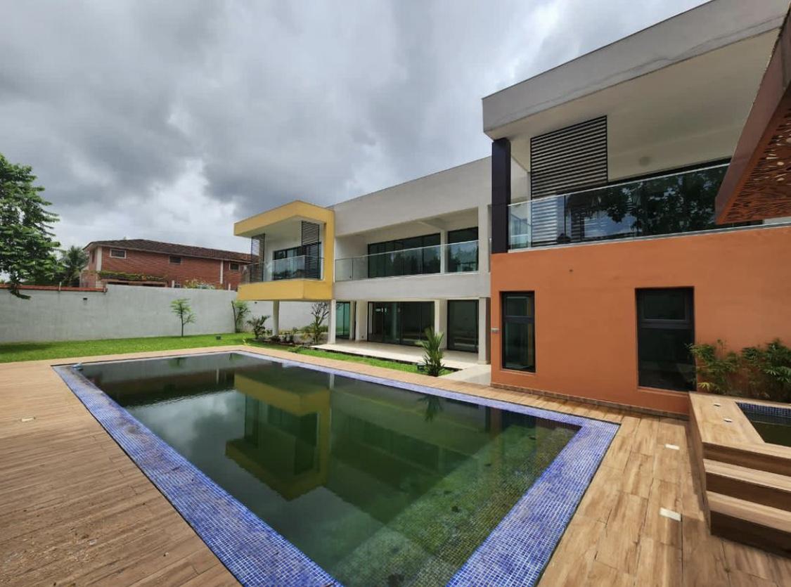 Vente d'une Maison / Villa de 9 pièce(s) à 18.000.000.000 FCFA : Abidjan-Cocody-Riviera (Rivera 3)