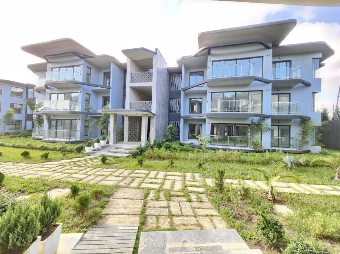 Location d'une Maison / Villa de 30 pièce(s) à 25.000.000 FCFA : Abidjan-Cocody-Riviera (Rivera 4)