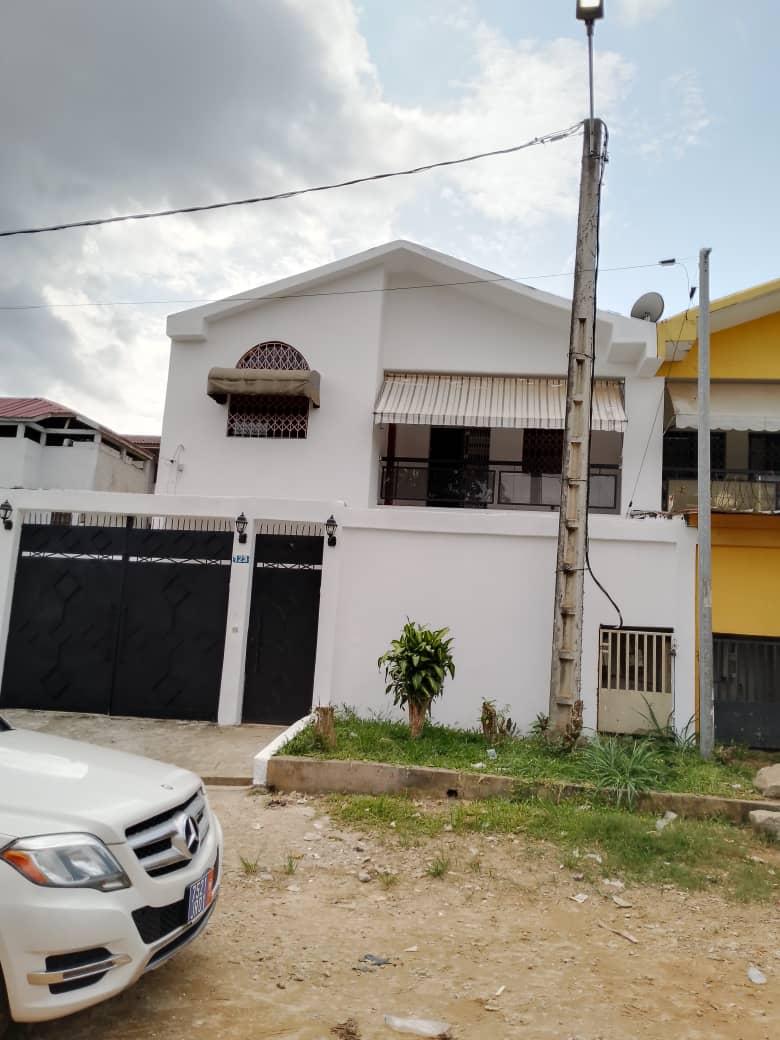 Vente d'une Maison / Villa de 7 pièce(s) à 120.000.000 FCFA : Abidjan-Cocody-Angré (COCODY)