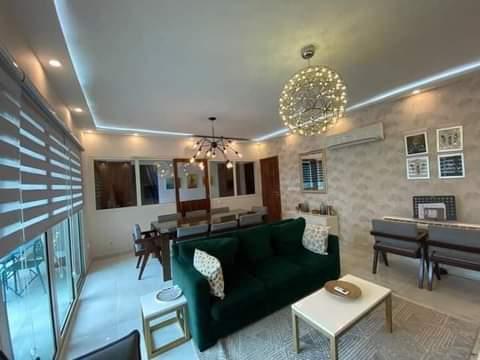 Vente d'une Maison / Villa de 7 pièce(s) à 250.000.000 FCFA : Abidjan-Cocody-2 Plateaux (Cocody 2)