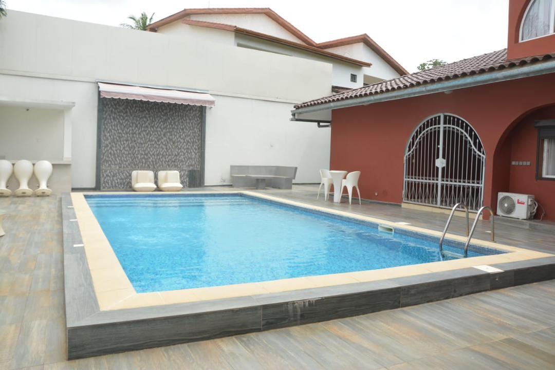 Vente d'une Maison / Villa de 13 pièce(s) à 3.500.000.000 FCFA : Abidjan-Cocody-Riviera (Golf 4)