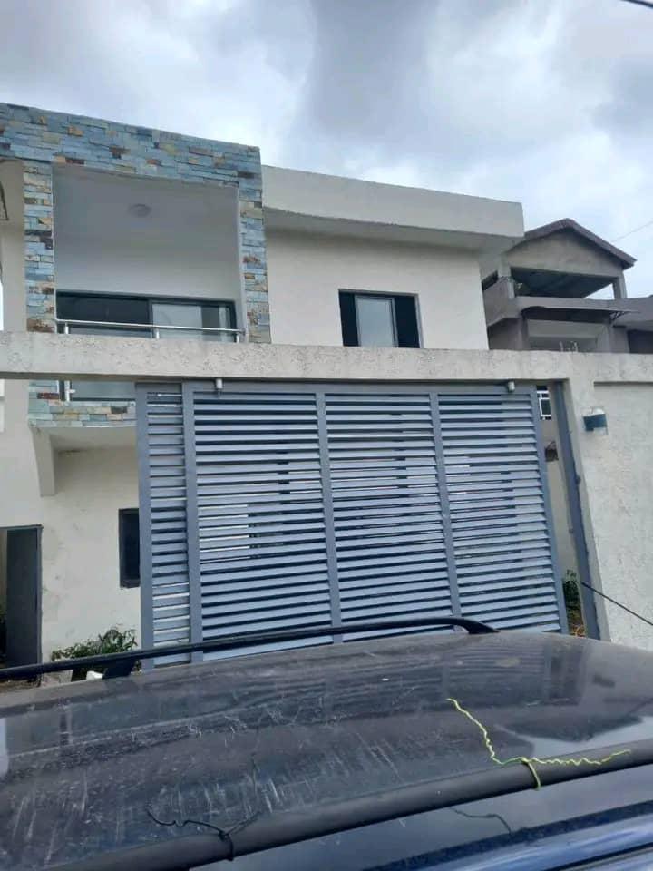 Vente d'une Maison / Villa : Abidjan-Cocody-Riviera (Palmaire )