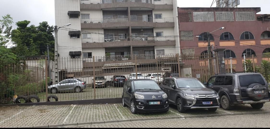 Vente d'un Immeuble à 1.500.000.000 FCFA  : Abidjan-Cocody-2 Plateaux (Rivera 2)