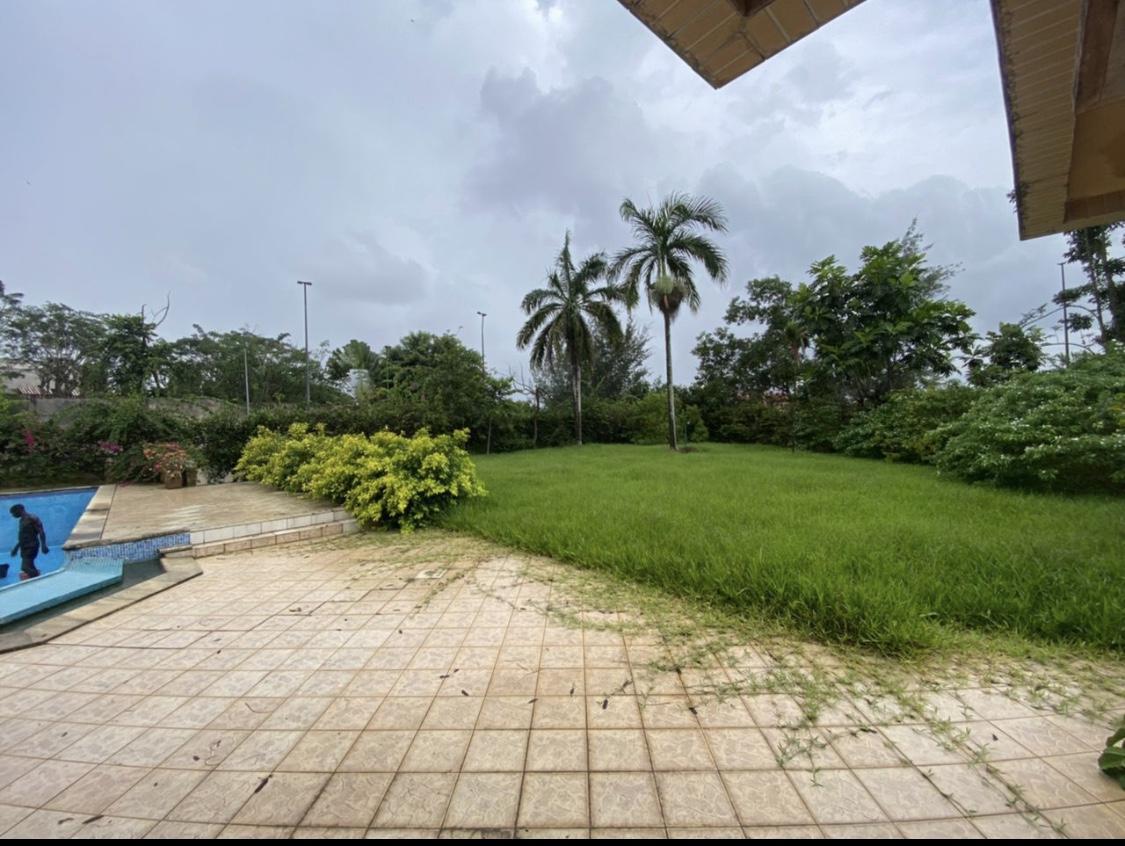 Vente d'une Maison / Villa de 13 pièce(s) à 3.000.000.000 FCFA : Abidjan-Cocody-Riviera (Rivera golf 4)
