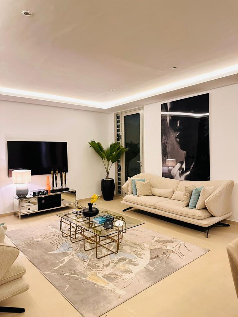 Location meublée d'une Maison / Villa de 5 pièce(s) à 300.000 FCFA : Abidjan-Cocody-Riviera (Bonoumin )