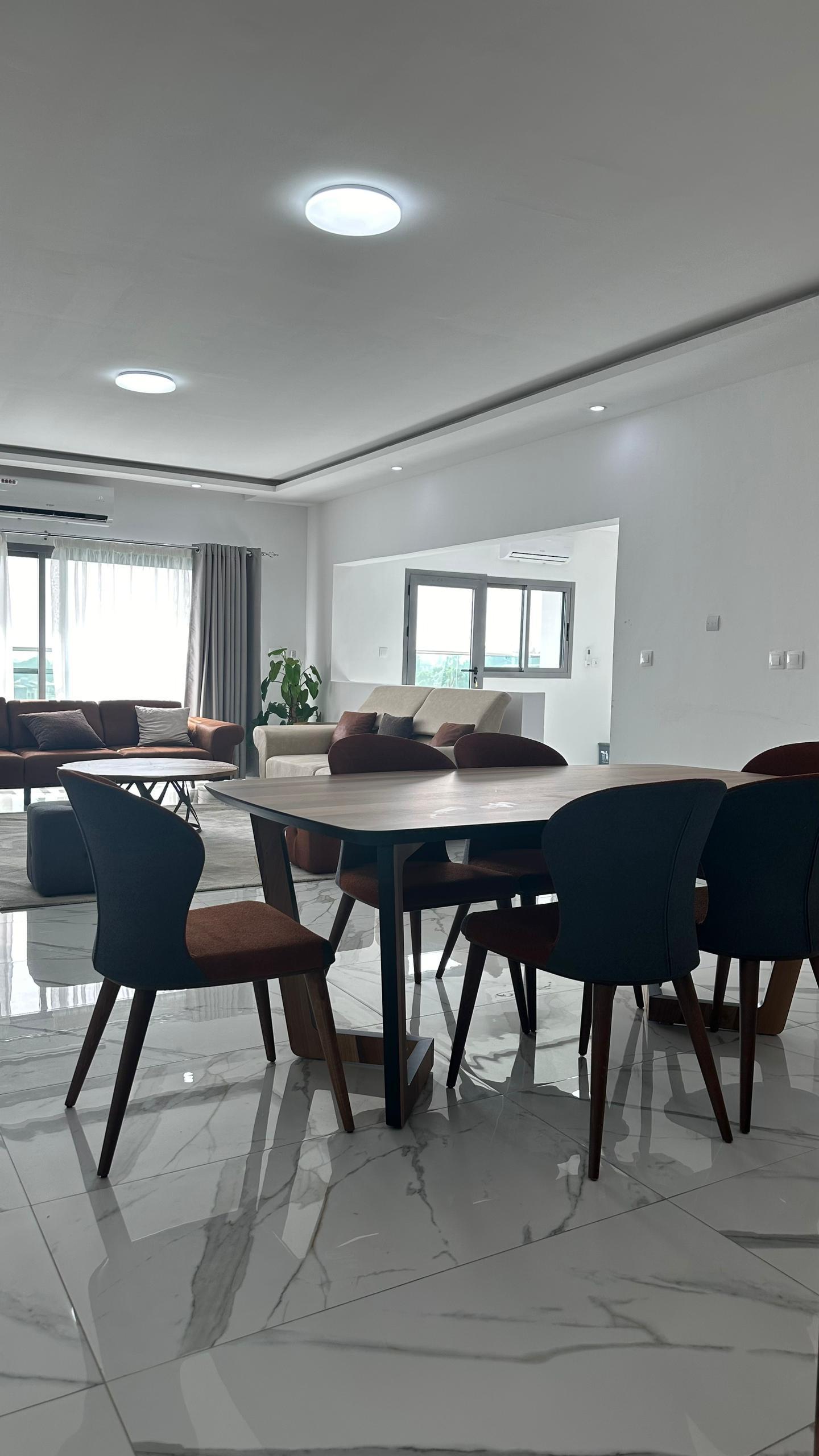 Location meublée d'un Appartement de 4 pièce(s) à 175.000 FCFA : Abidjan-Cocody-Riviera (M'Badon )